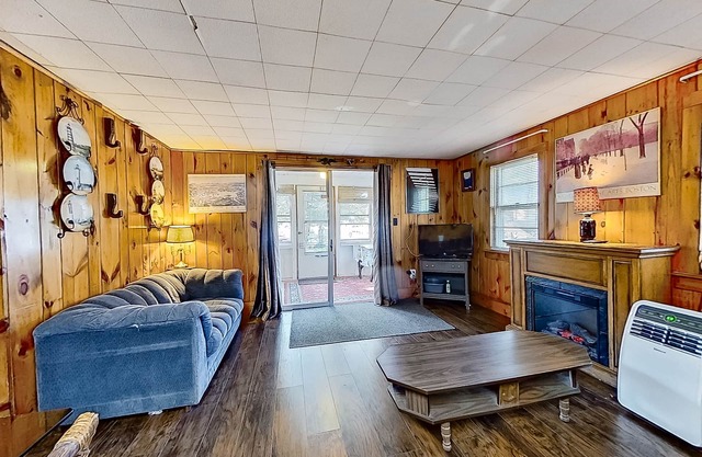 Lakefront dog-friendly home with private beach, community tennis, beach, dock
