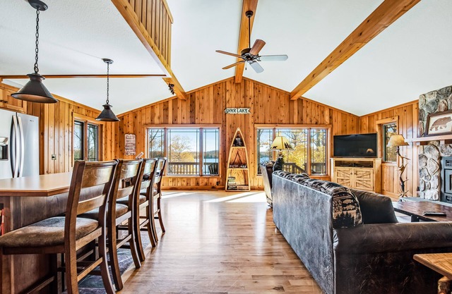 Lakefront, dog-friendly retreat w/ kayaks, canoe, basketball, & beach area!