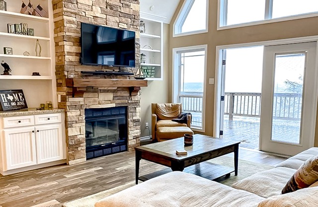 Lakefront dog-friendly home with alfresco dining, balcony, & fireplace
