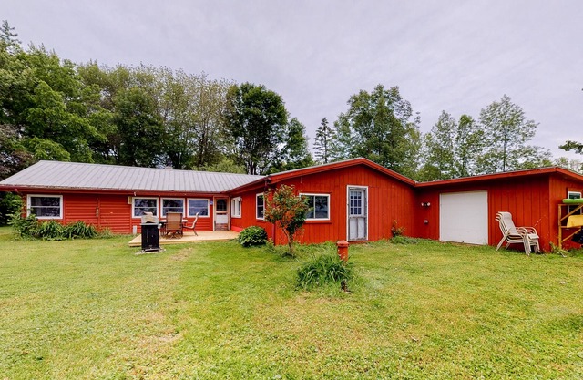 Lakefront, Dog-Friendly Home with High-Speed WiFi, Lake View, Kayak, & Firepit