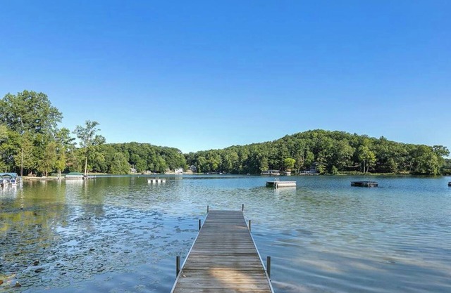 Lakefront Emerald Cove Cottage-3 bd, 2 ba -Sleeps 10