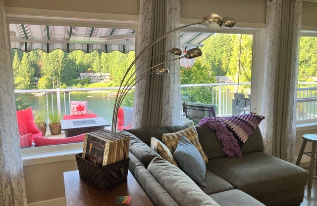 Lakefront Family Retreat on Shawnigan Lake