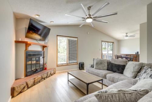 Lakefront Family Home 13 Mi From Gateway Arch!