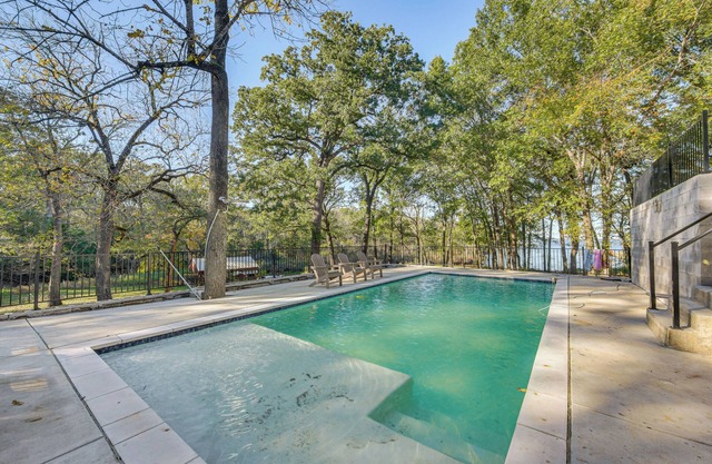 Lakefront Family Home w/ Pool in Streetman!