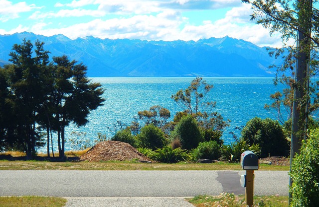 Lakefront Fantail House