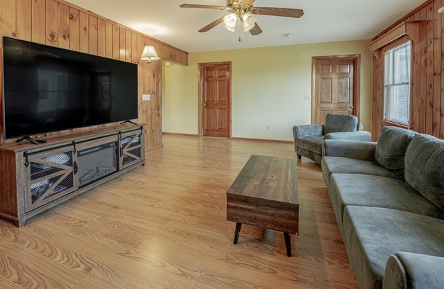 Lakefront Farmhouse