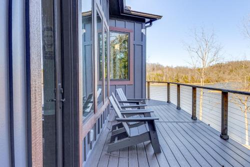 Lakefront Gem Dock and Hot Tub in Jacksboro