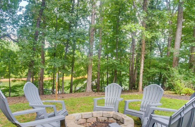 Lakefront Georgia Abode w/ Dock & Screened Patio!