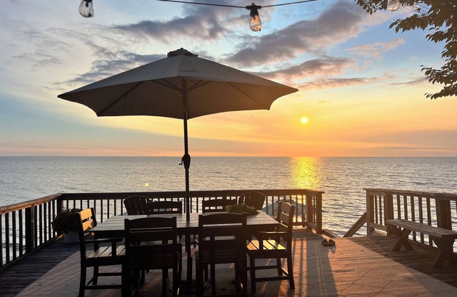 Lakefront Getaway at Renshaw Bay