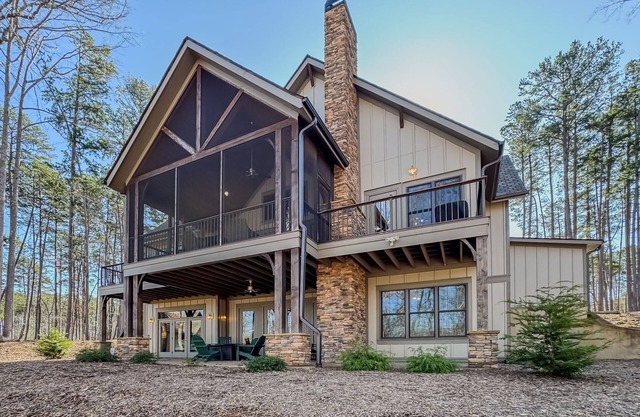 Lakefront Getaway~Dock~Fire Pit~Kayak & Games!