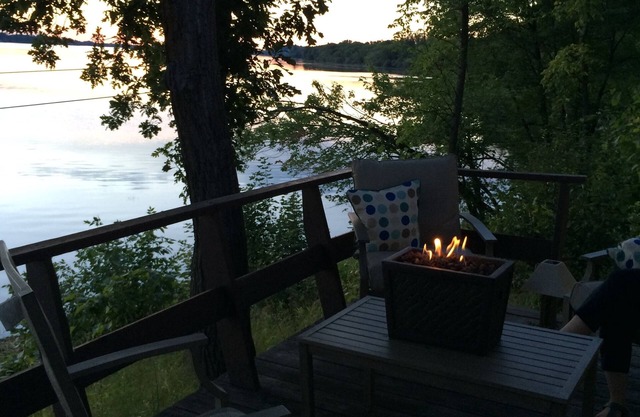 Lakefront Getaway – Swim, relax, and unwind by the water