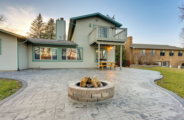 Lakefront Hartland Cottage w/ Patio & Fire Pits!