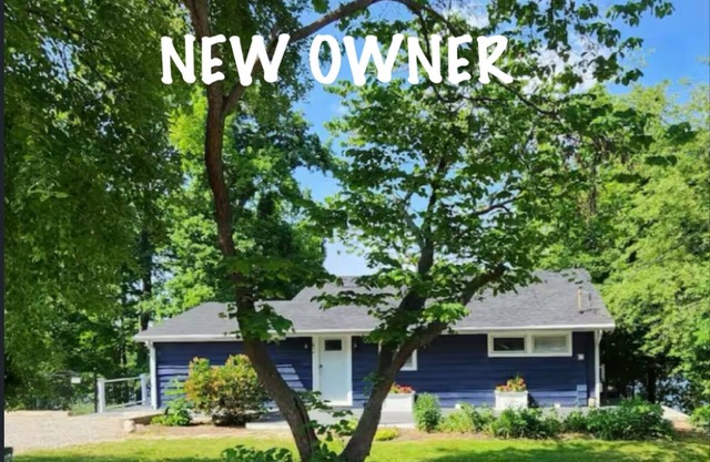 LAKEFRONT HAVEN: 4BR/3BA TAKE ADVANTAGE OF KAYAKING, SWIMMING, & BOAT RENTALS!