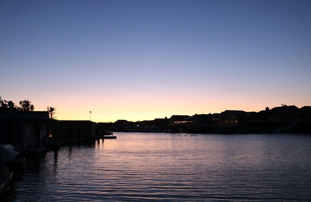 Lakefront Haven Boat Rental Sleeps 4 people