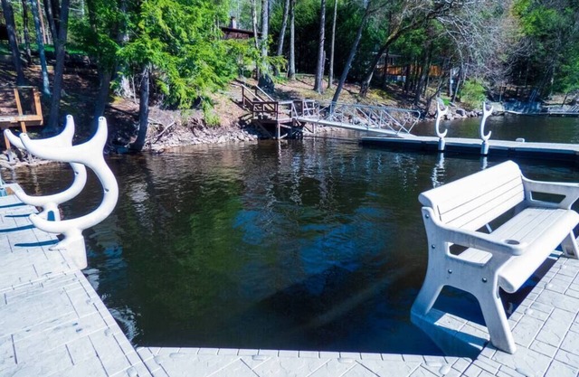 Lakefront Haven Cottage
