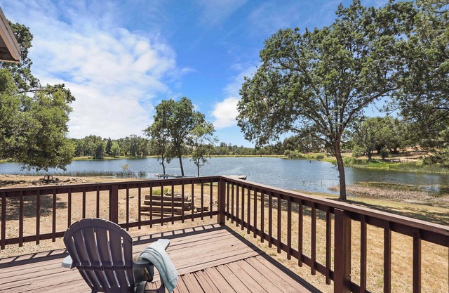 Lakefront Haven+GameRoom+Canoe with Stunning Views