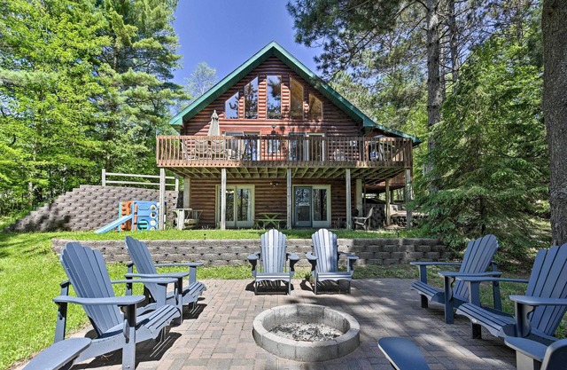 Lakefront Hazelhurst Cabin: Dock & Pool Table