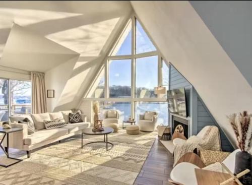 Lakefront Hgtv Home-3bed3bathdockfirepit-12pp