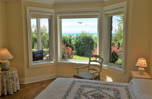Lakefront High-End Suite in Kincardine