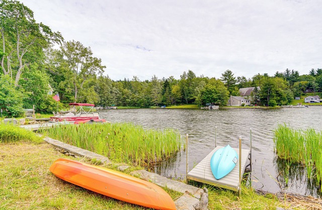 Lakefront Hinsdale Home ~ 10 Mi to Pittsfield!