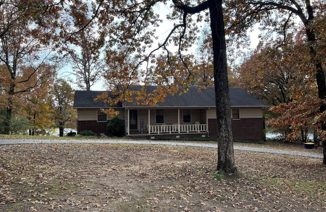 Lakefront Home in Cabot