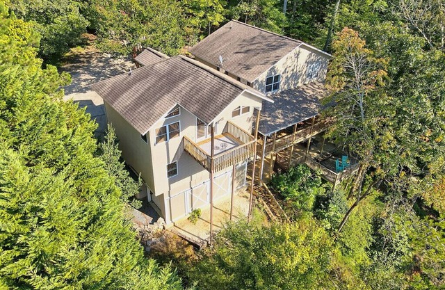Lakefront Home in Gated Bear Paw with private Dock and Starlink Internet