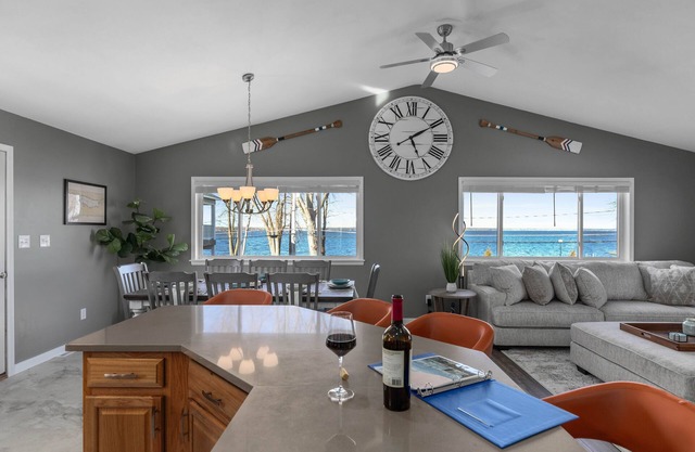 Lakefront home, large firepit patio, Game room!