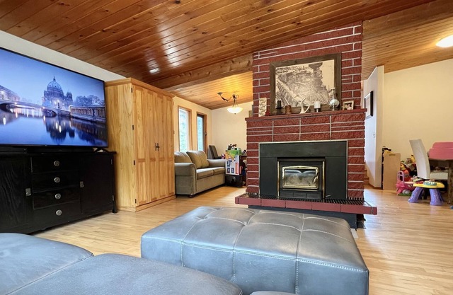 Lakefront home on beautiful Kootenay Lake