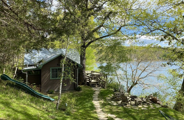 Ruhige, sonnenverwöhnten Cottage & Guesthouse auf Copake Lake - Dramatische Sonnenuntergänge
