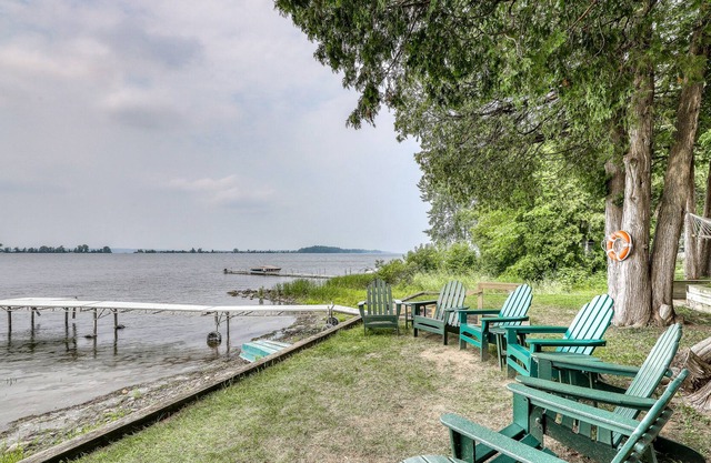 Haus am See am Lake Champlain mit Seeblick, Kamin und abgeschirmter Veranda!