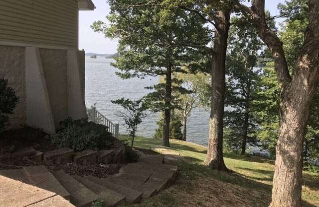 Lakefront home on Lake Barkley