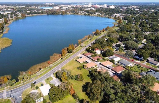 LAKEFRONT HOME-PATIO/WASHER/DRYER/FULLY EQUIPPED-NEAR COLLEGE/SHOPS/MUSEUM/PARKS