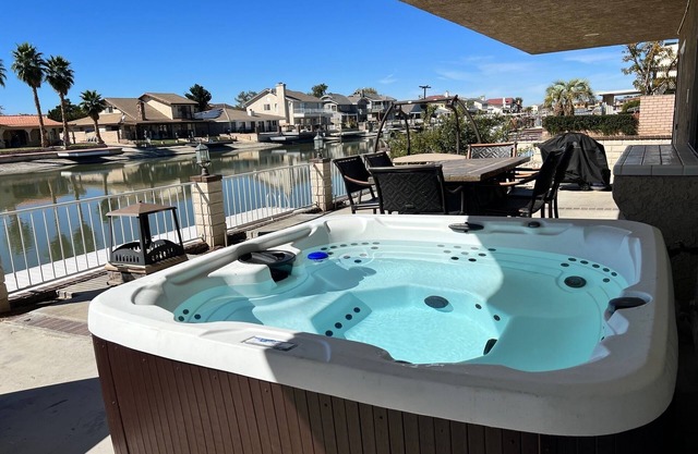 LAKEFRONT HOME- Spring Valley Lake - Hot Tub, Pool Table!