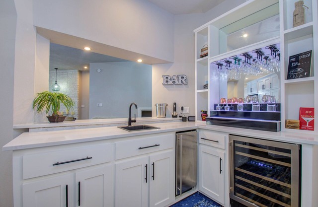 Lakefront Home w/ Boat Slip-April Sound gated community Weekly/Monthly Discounts
