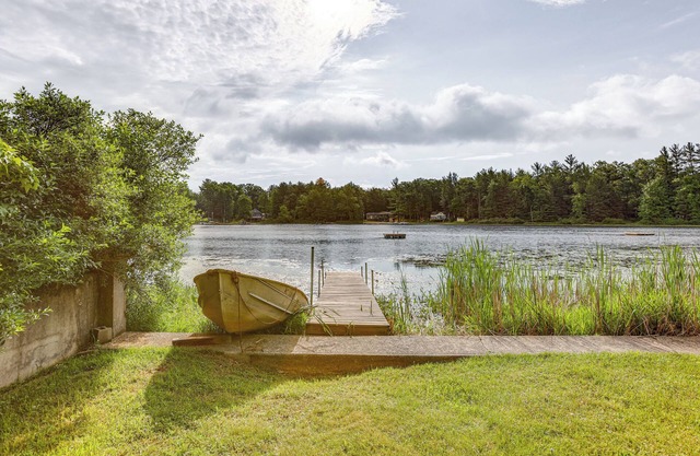 Lakefront Home w/Deck: Central Michigan Escape!
