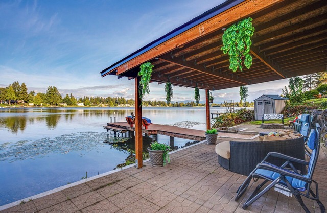 Lakefront Home w/ Fire Pit, Dock in Kent!