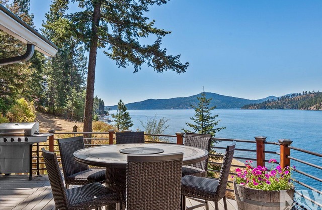 Lakefront Home w/ Private Dock—Fire Table, Fireplace, Stunning Views, Kayaks & Near Gozzer!