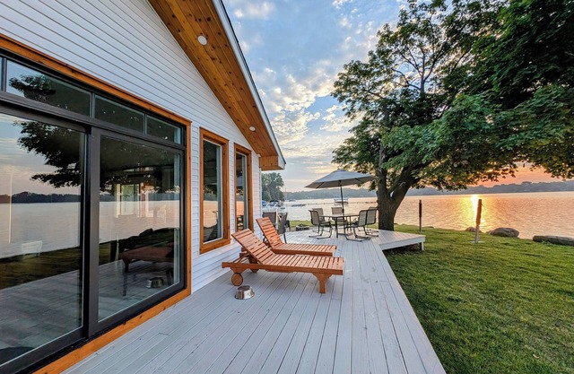 LakeFront Home W / Guest House 200ft Strand Panoramablick 10 Personen