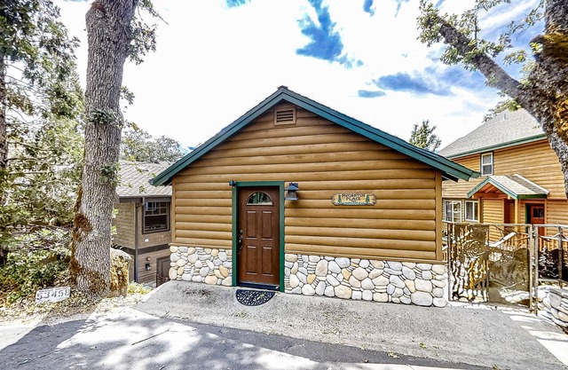 Lakefront home with gorgeous view, private dock & beach, & W/D - near Yosemite