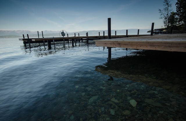Haus am See mit Whirlpool, Dock, tolle Aussicht aus dem Wohnzimmer und Schlafzimmer