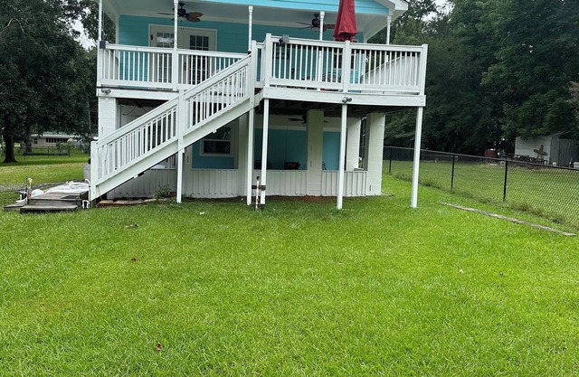 Lakefront Home with Huge Dock for Fishing / located close to Booger Bottom Cafe