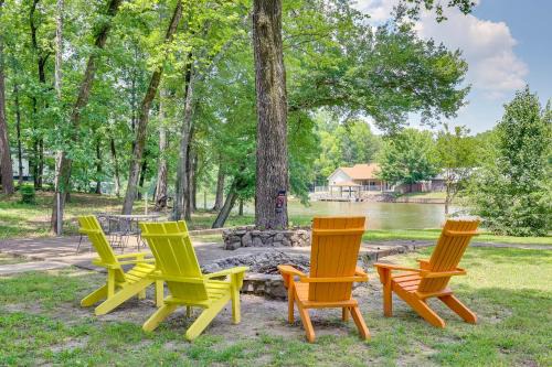 Lakefront Home with Kayaks and Dock in Hot Springs!