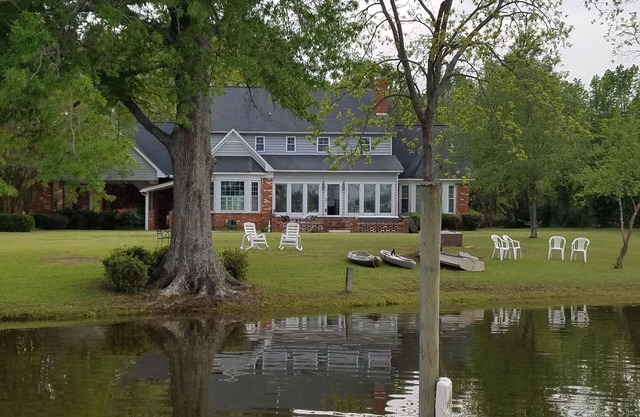 Haus am See *** Privater Steg *** Großer Hof *** Kamin im Freien