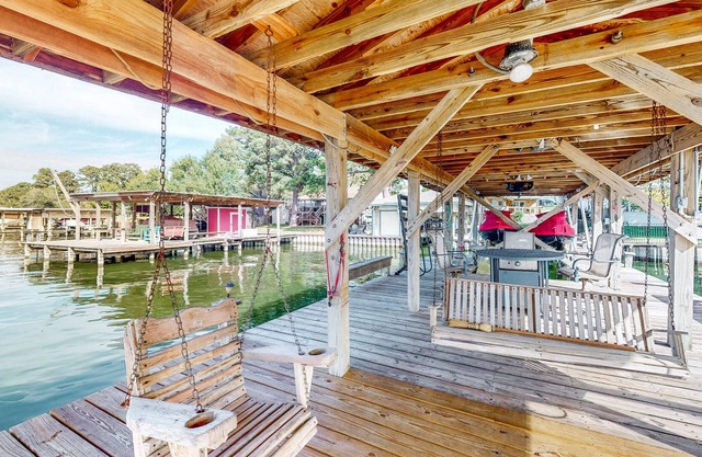 Lakefront Home with Private Dock, Outdoor Kitchen & Kayaks - Dog-Friendly