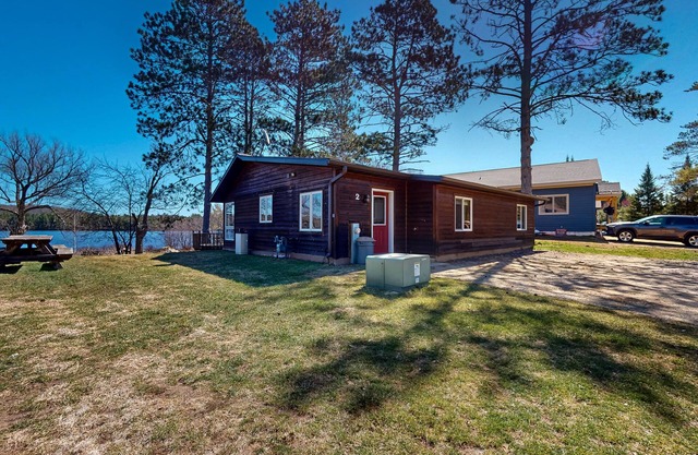 Lakefront home with amazing views, WFH desk, canoe, kayaks & private dock