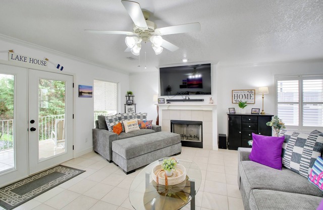 Lakefront Hot Springs Condo w/ Private Boat Slip!