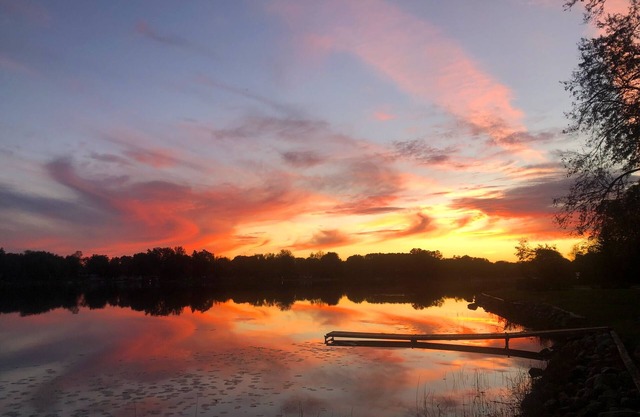 Lakefront house-6 acres of woods-Private Lake-4 miles from MIS