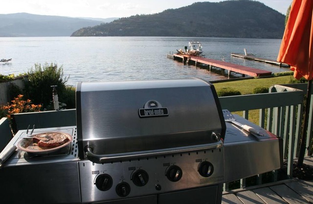 LAKEFRONT HOUSE, Dock, Firepit, Boat Lift - 7 day Saturday to Saturday Only