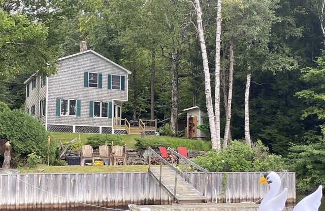 Neu auf dem Vermietungsmarkt! Seeufer-Sommerhaus auf Webber Pond