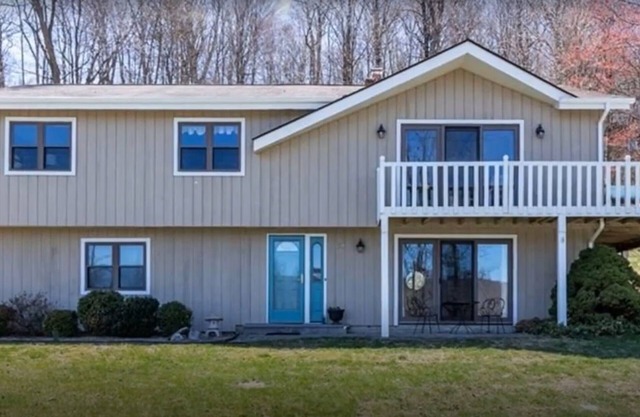 Charming 3-bedroom Lakefront Rental